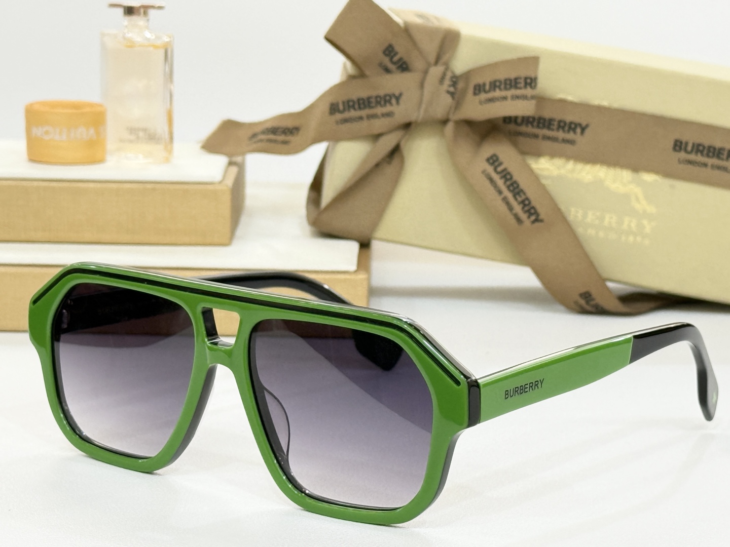  BURBER..
MOD：JB4340
Size：56-16-145
