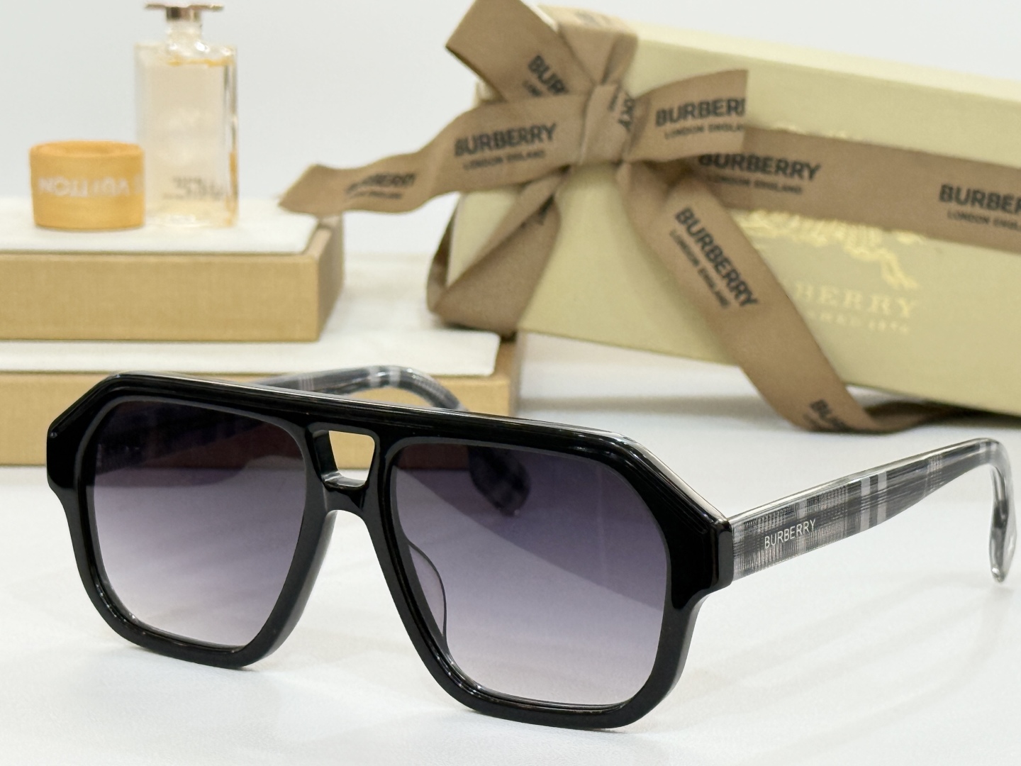 BURBER..
MOD：JB4340
Size：56-16-145
