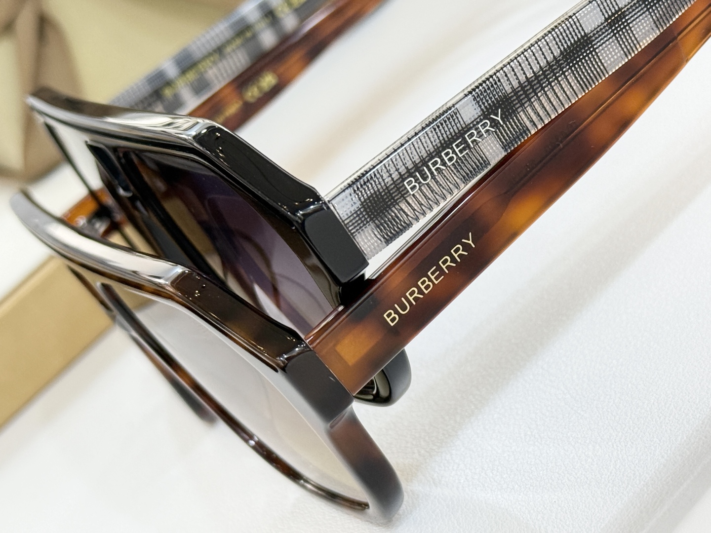  BURBER..
MOD：JB4340
Size：56-16-145
