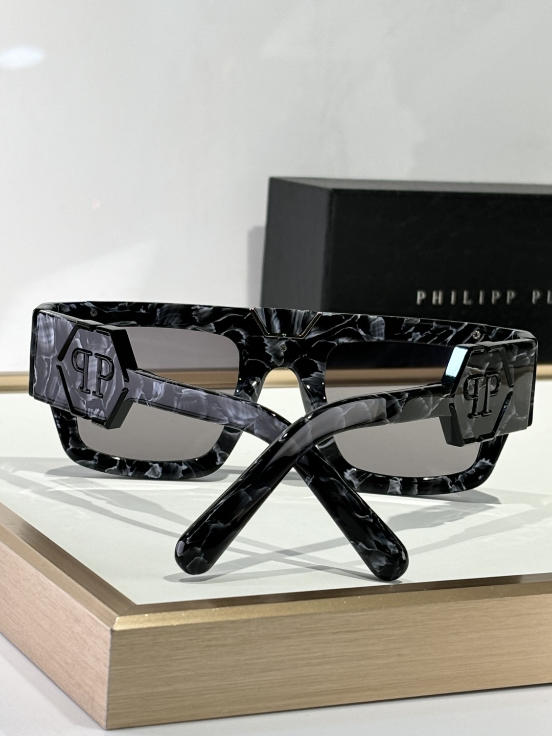  PHILIPP PLIEN
Original quality
全套原版开模 
采用进口板材切割抛光处理