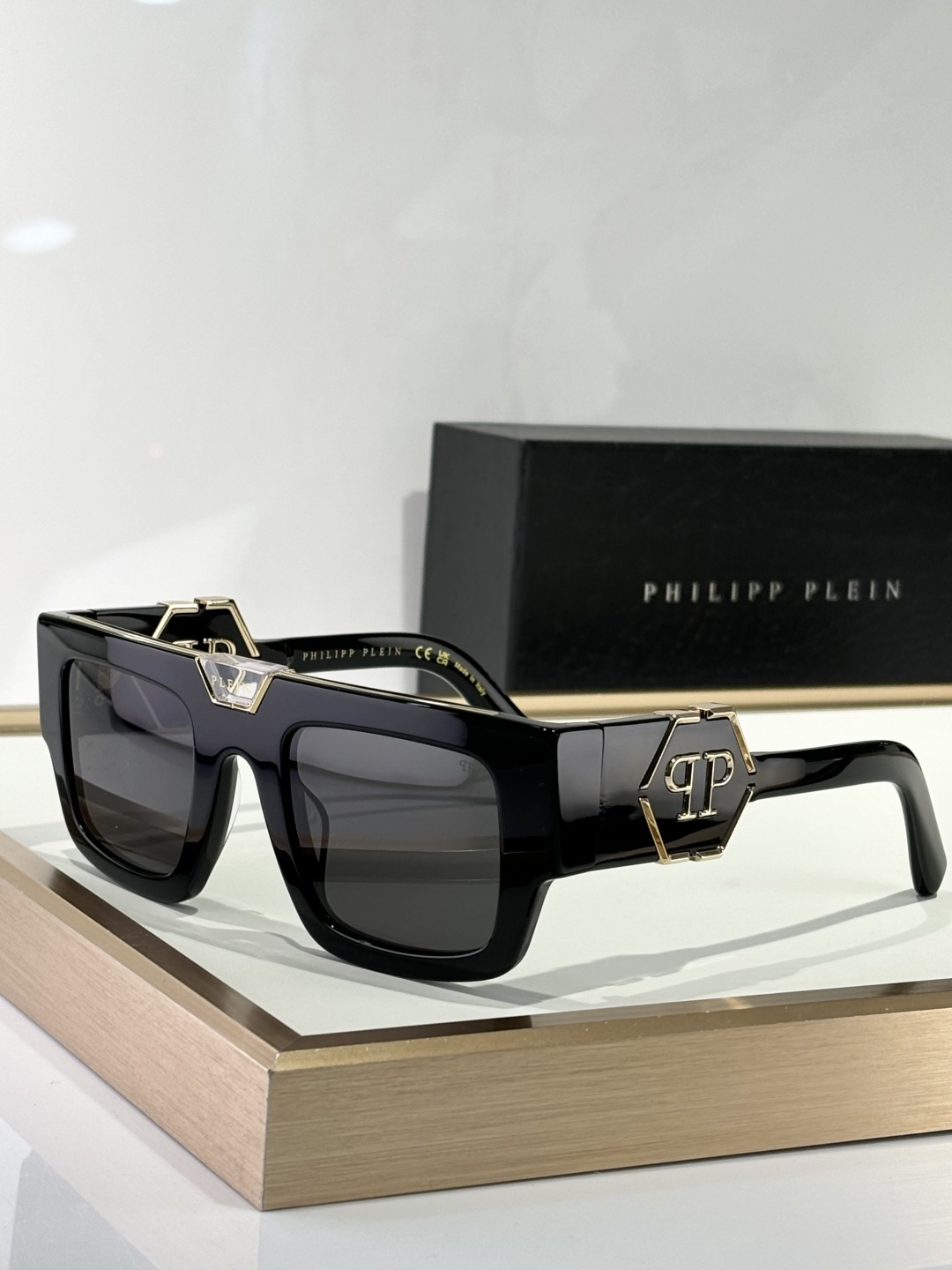  PHILIPP PLIEN
Original quality
全套原版开模 
采用进口板材切割抛光处理