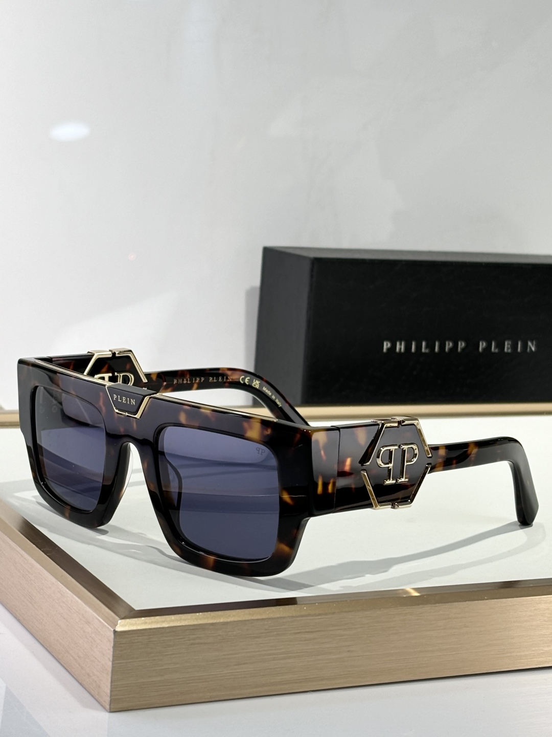  PHILIPP PLIEN
Original quality
全套原版开模 
采用进口板材切割抛光处理