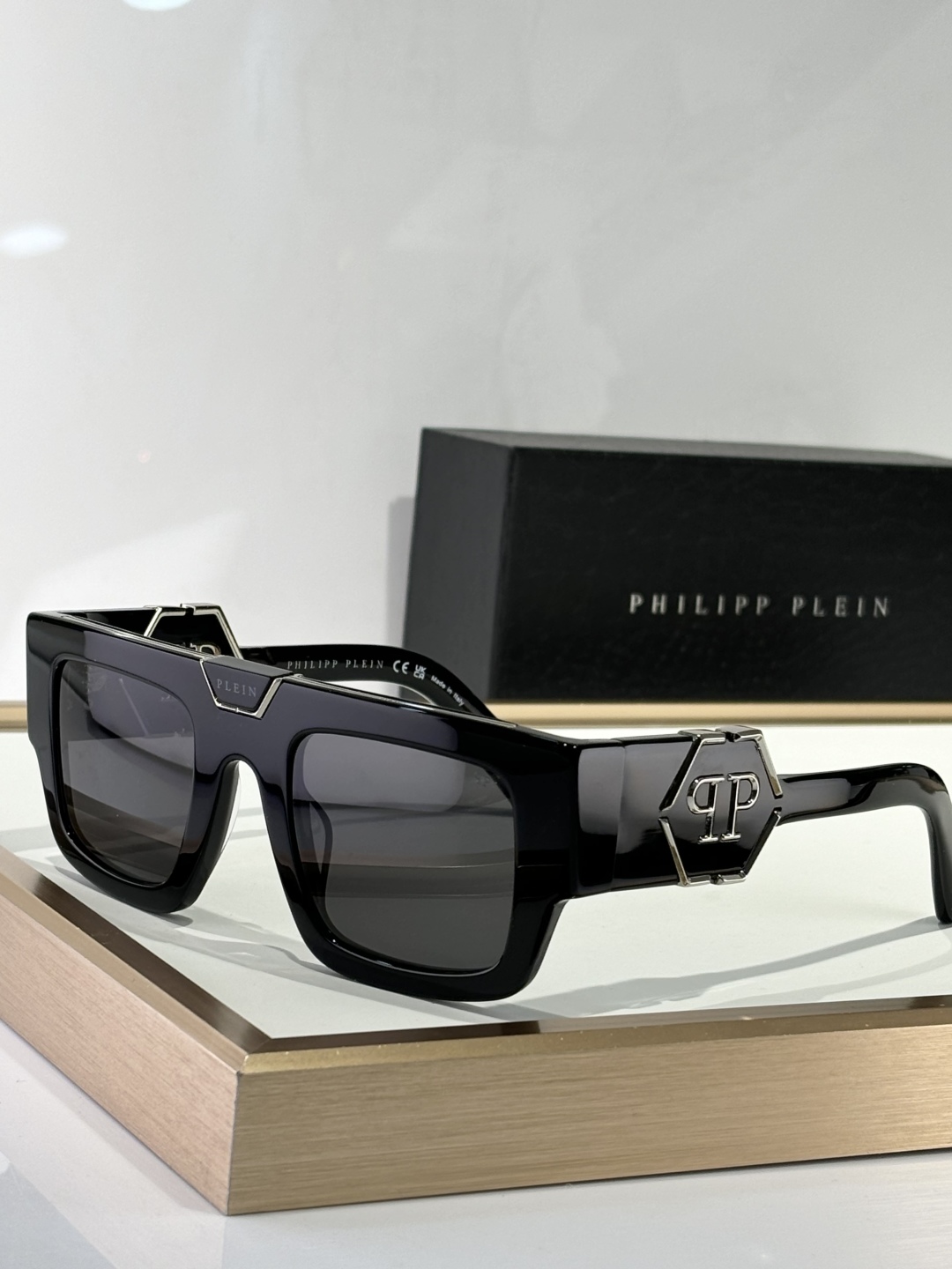  PHILIPP PLIEN
Original quality
全套原版开模 
采用进口板材切割抛光处理