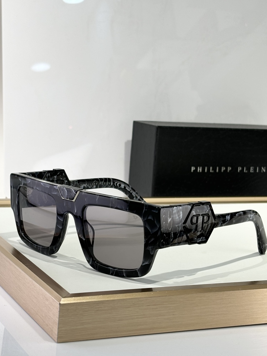  PHILIPP PLIEN
Original quality
全套原版开模 
采用进口板材切割抛光处理