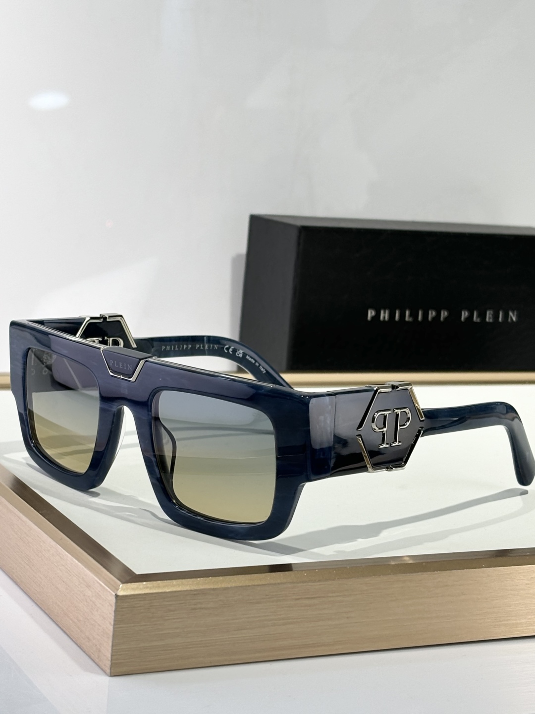  PHILIPP PLIEN
Original quality
全套原版开模 
采用进口板材切割抛光处理