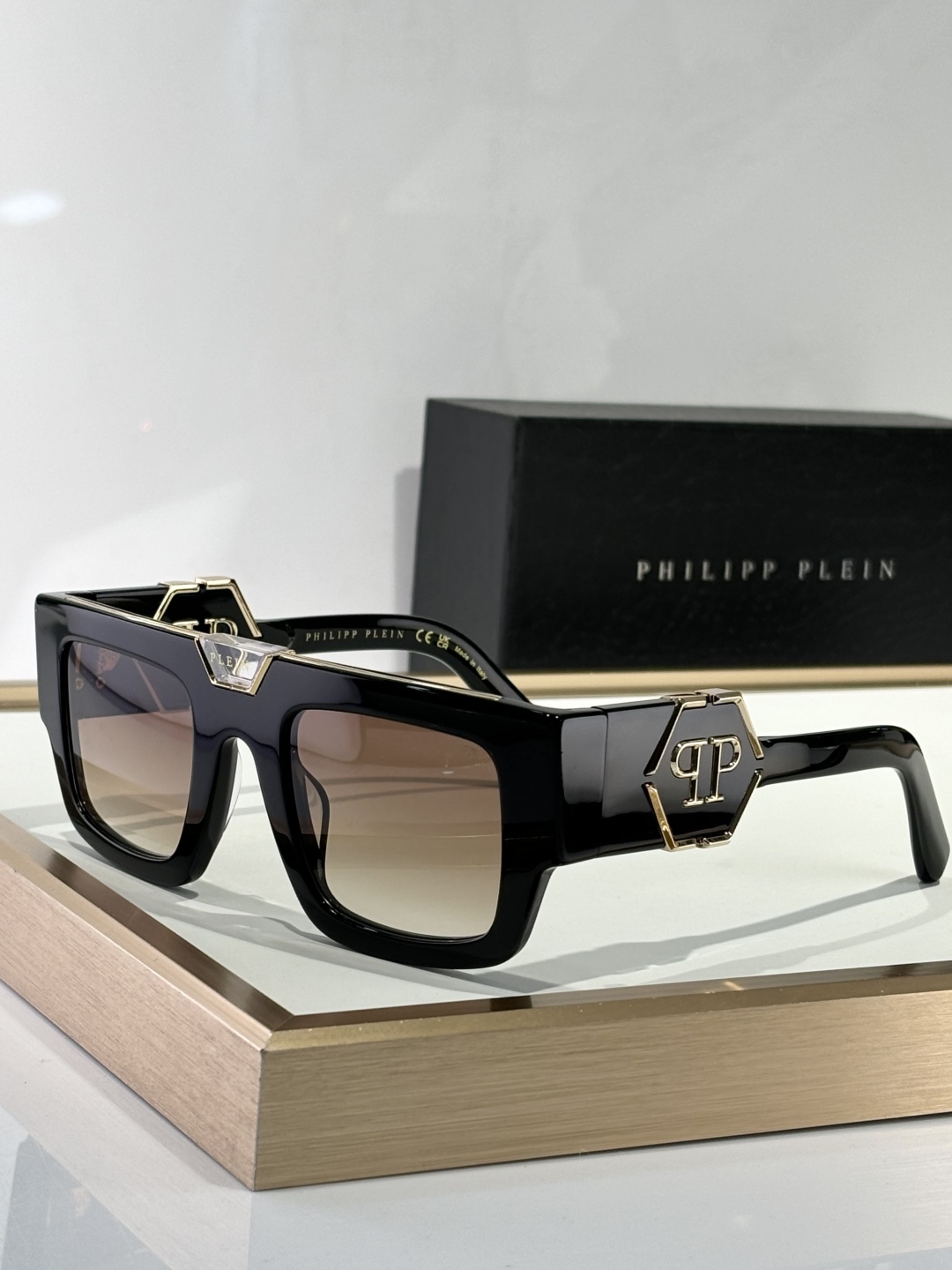  PHILIPP PLIEN
Original quality
全套原版开模 
采用进口板材切割抛光处理