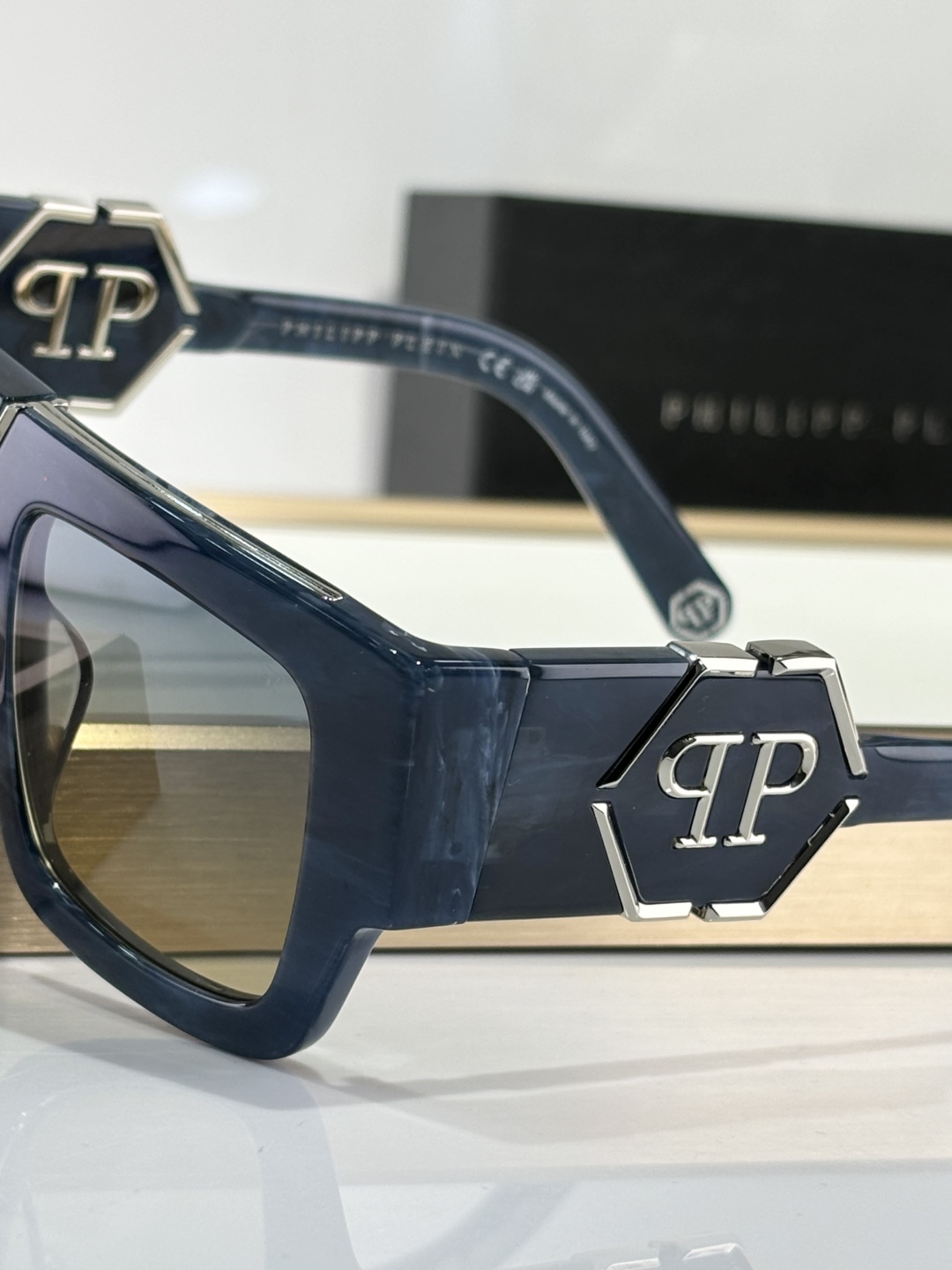  PHILIPP PLIEN
Original quality
全套原版开模 
采用进口板材切割抛光处理