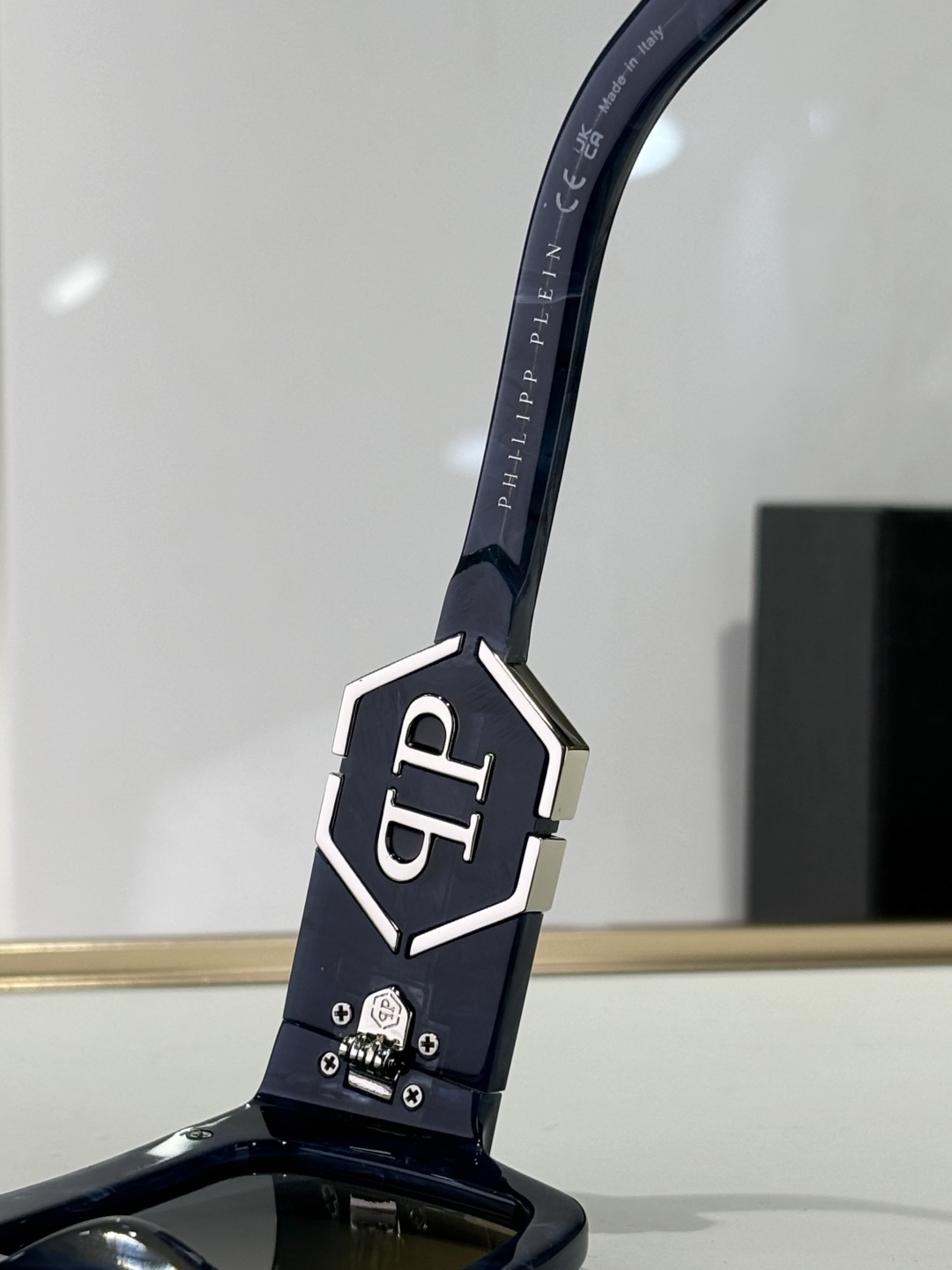  PHILIPP PLIEN
Original quality
全套原版开模 
采用进口板材切割抛光处理