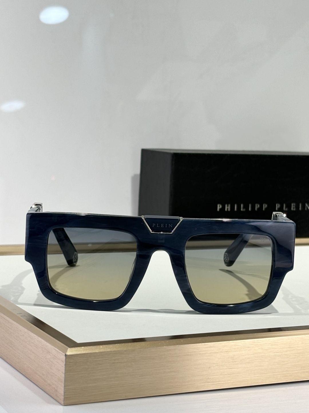  PHILIPP PLIEN
Original quality
全套原版开模 
采用进口板材切割抛光处理