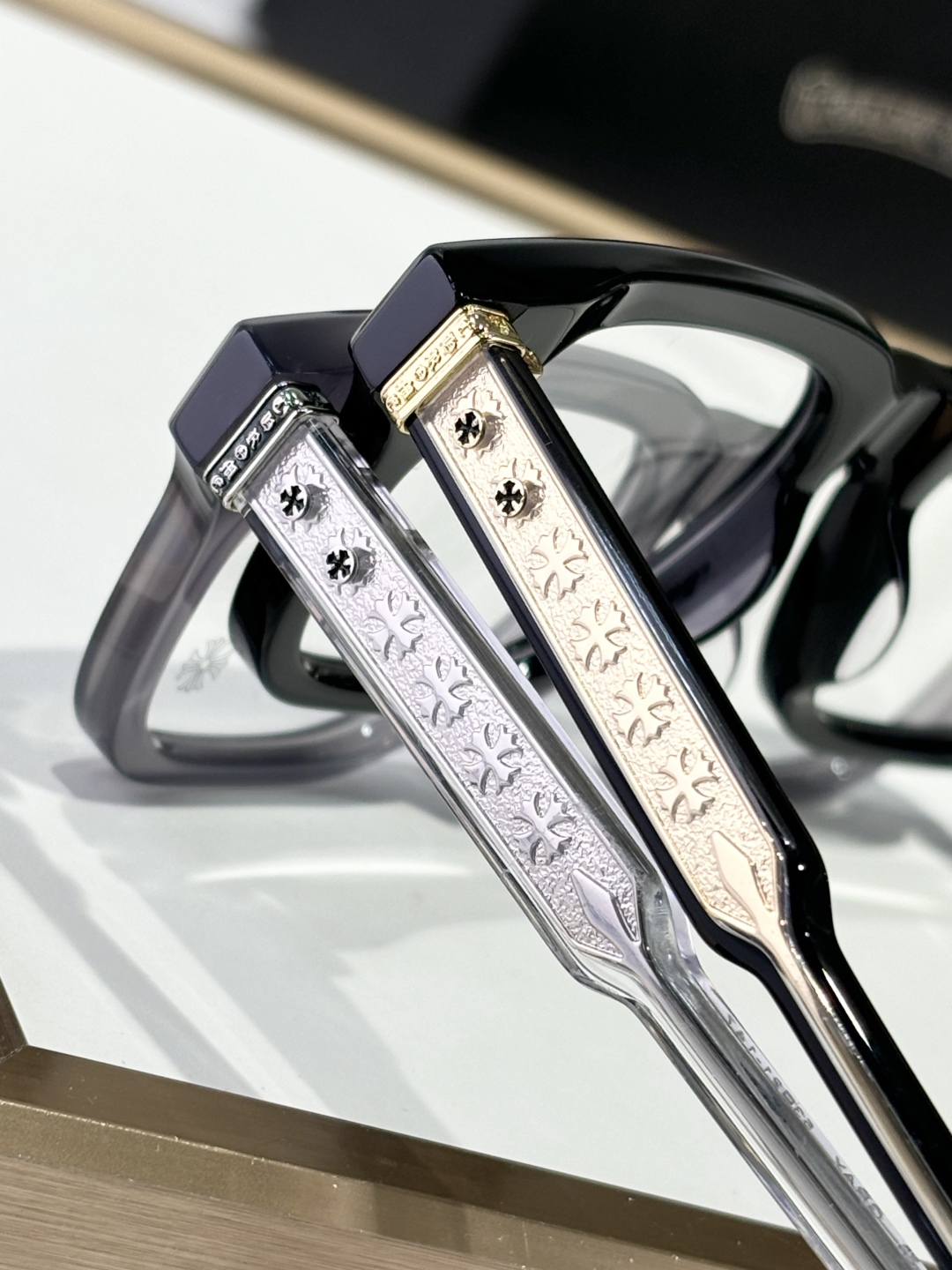  CHROME HEART
MODAMBIDXTROUS
SIZE：53-21-147
