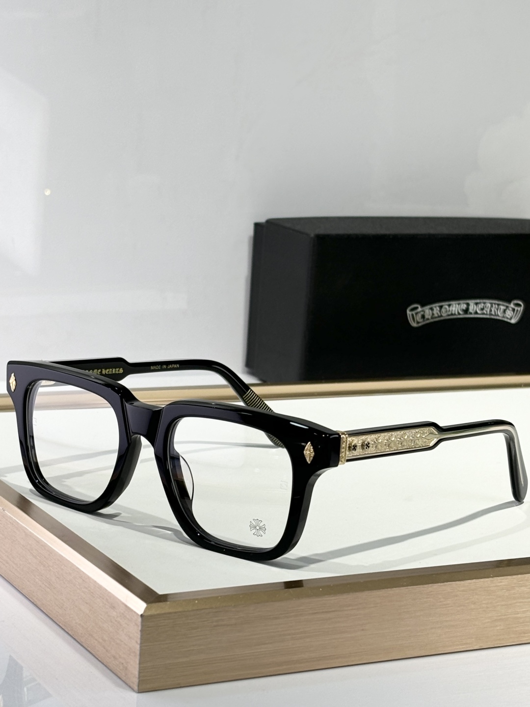  CHROME HEART
MODAMBIDXTROUS
SIZE：53-21-147
