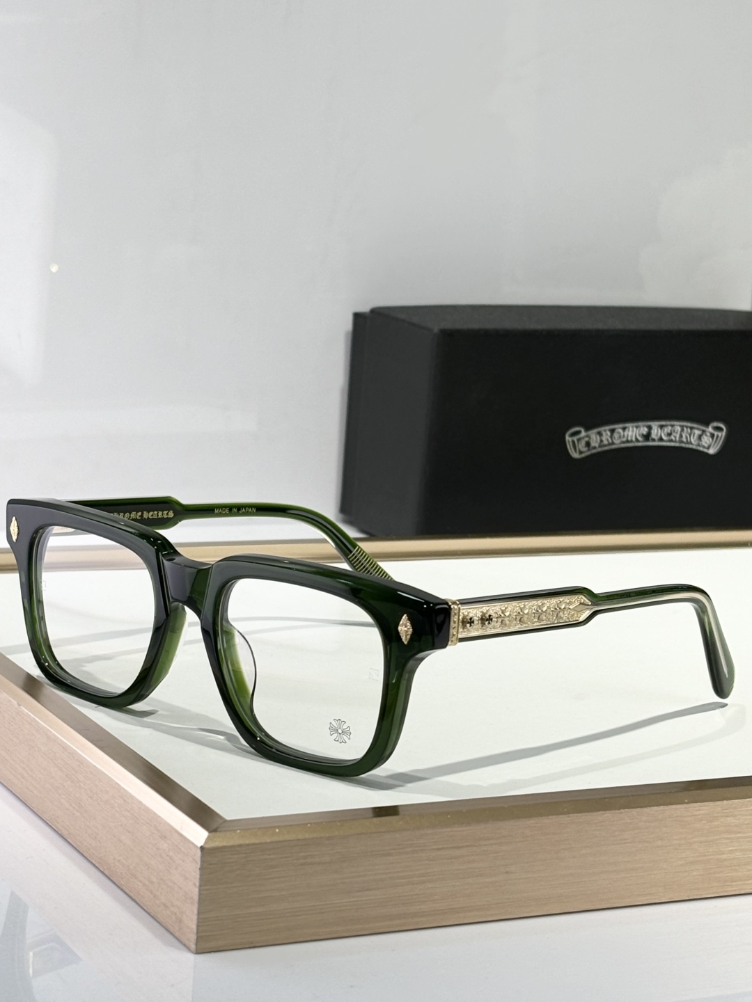  CHROME HEART
MODAMBIDXTROUS
SIZE：53-21-147
