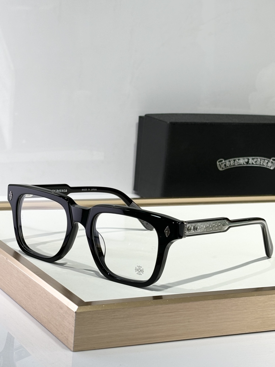  CHROME HEART
MODAMBIDXTROUS
SIZE：53-21-147
