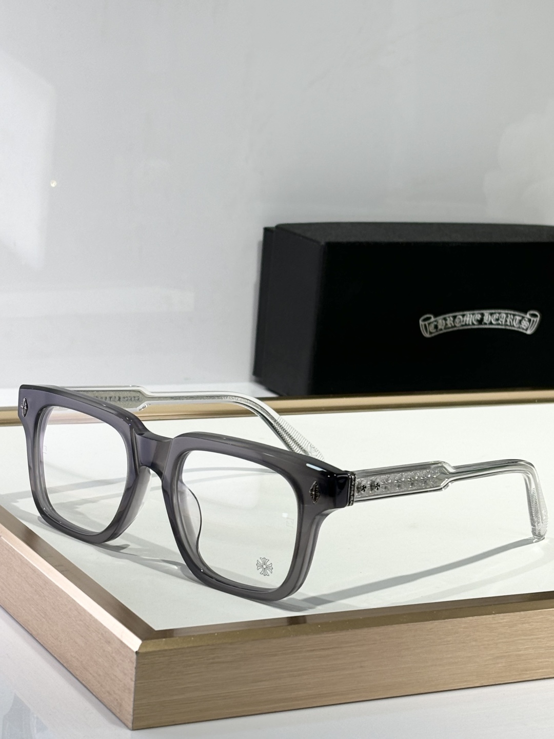  CHROME HEART
MODAMBIDXTROUS
SIZE：53-21-147
