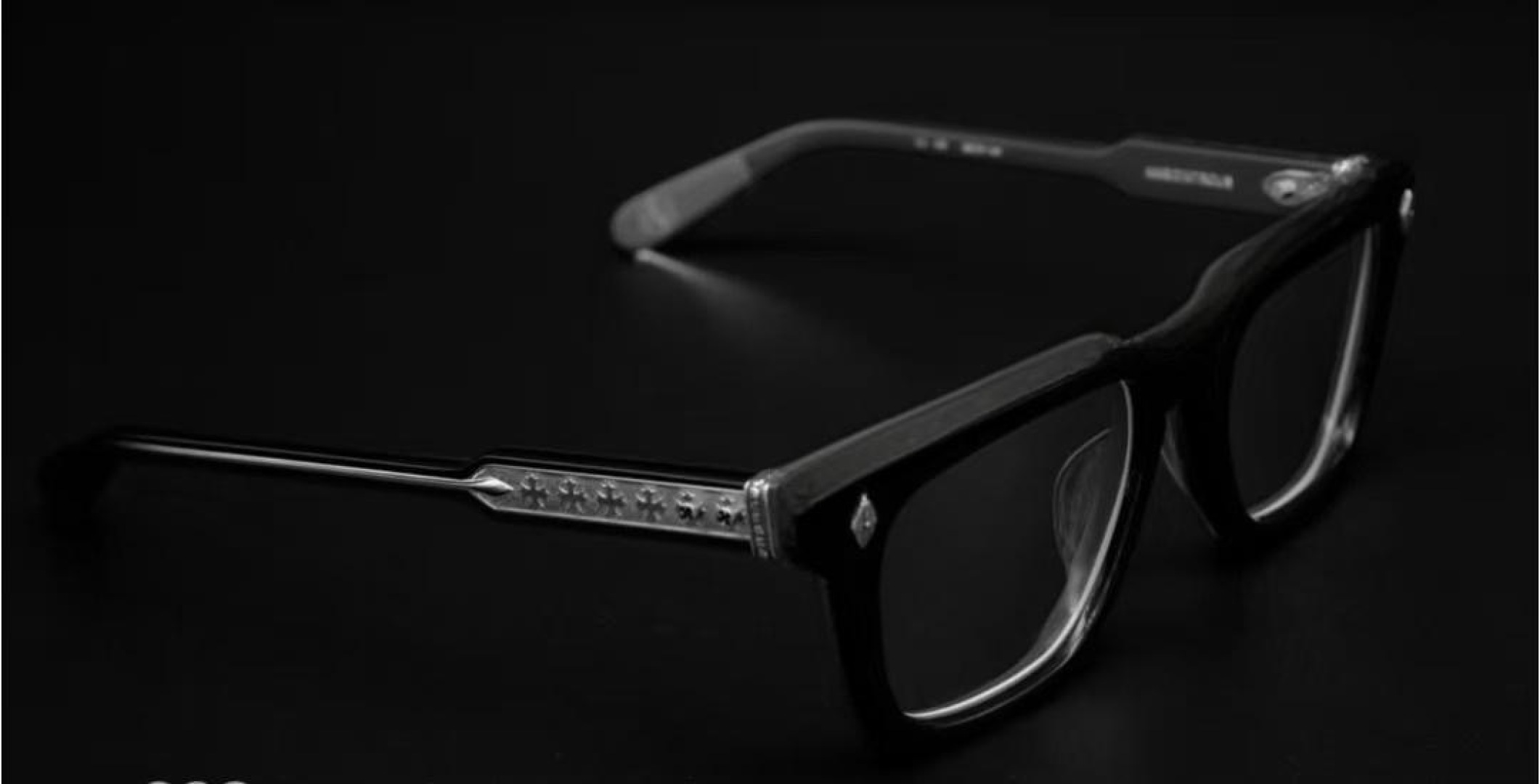  CHROME HEART
MODAMBIDXTROUS
SIZE：53-21-147
