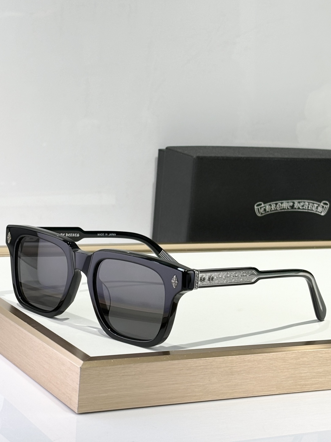  CHROME HEART
MODAMBIDXTROUS
SIZE：53-21-147
