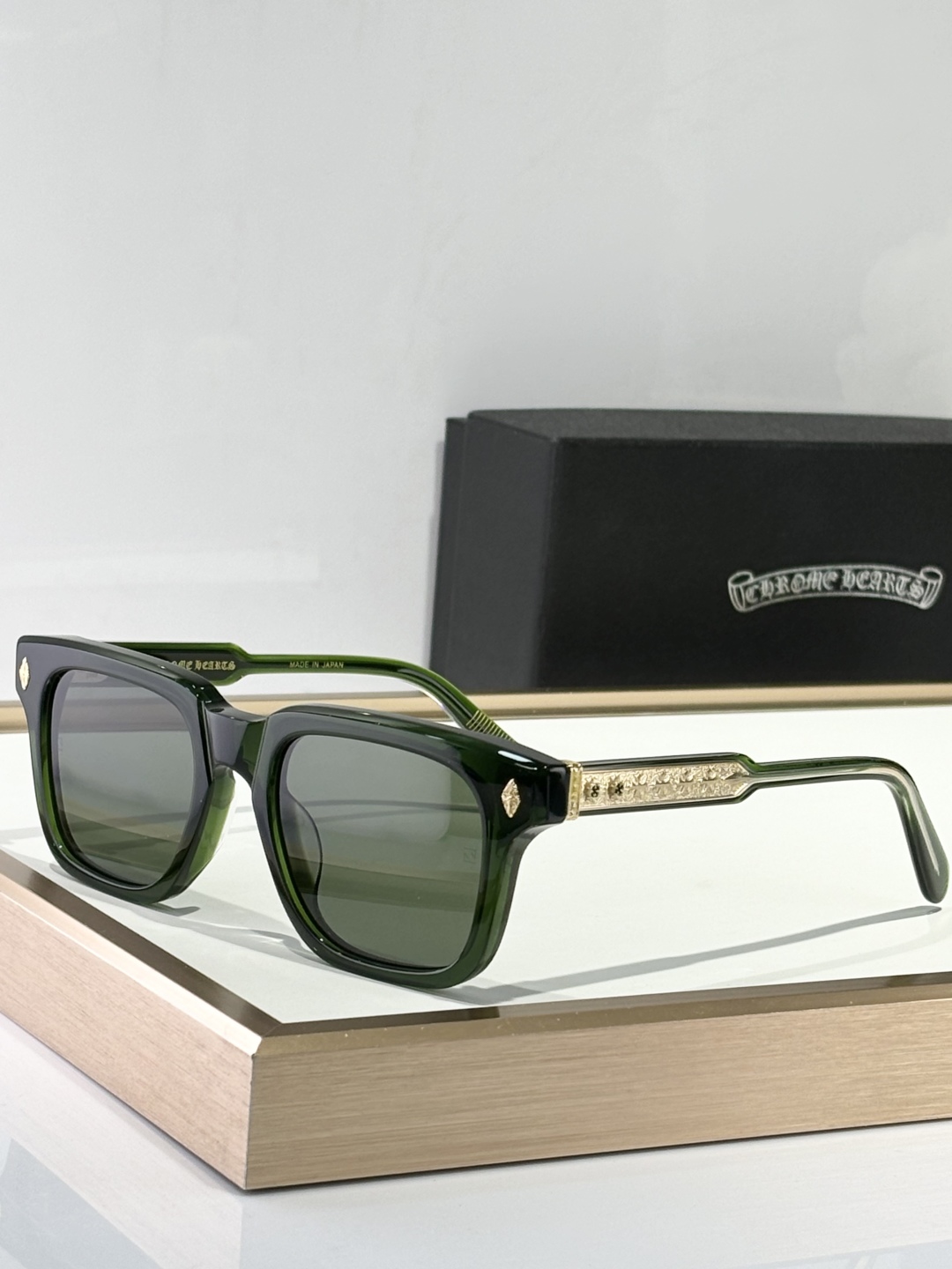  CHROME HEART
MODAMBIDXTROUS
SIZE：53-21-147
