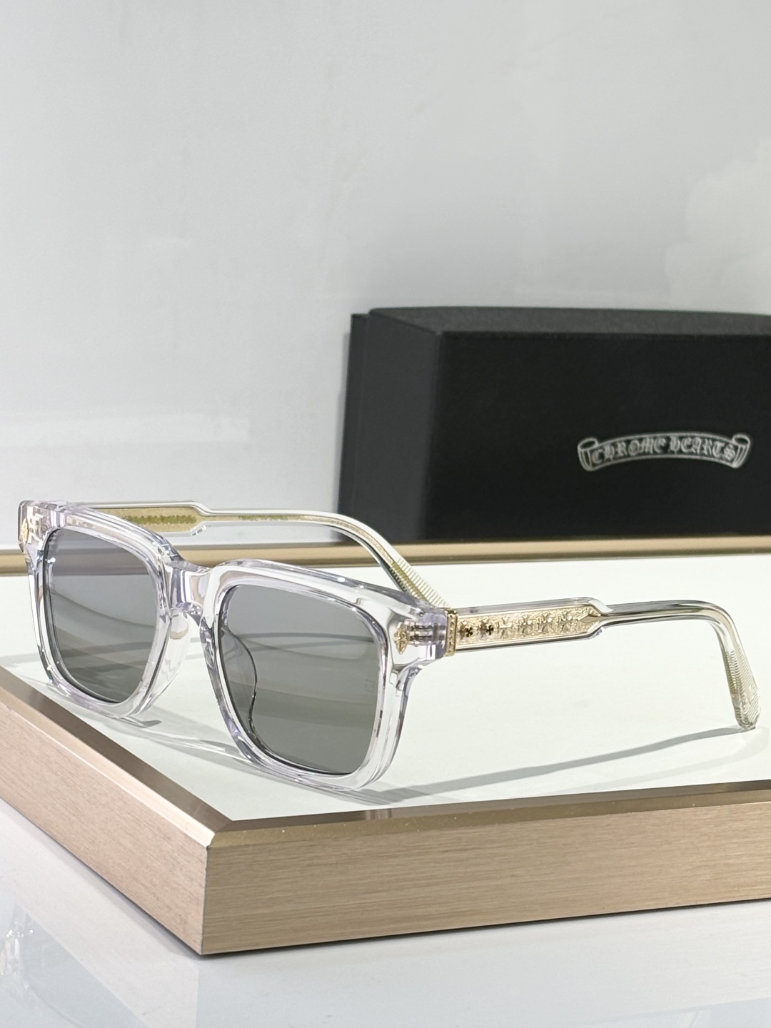 CHROME HEART
MODAMBIDXTROUS
SIZE：53-21-147
