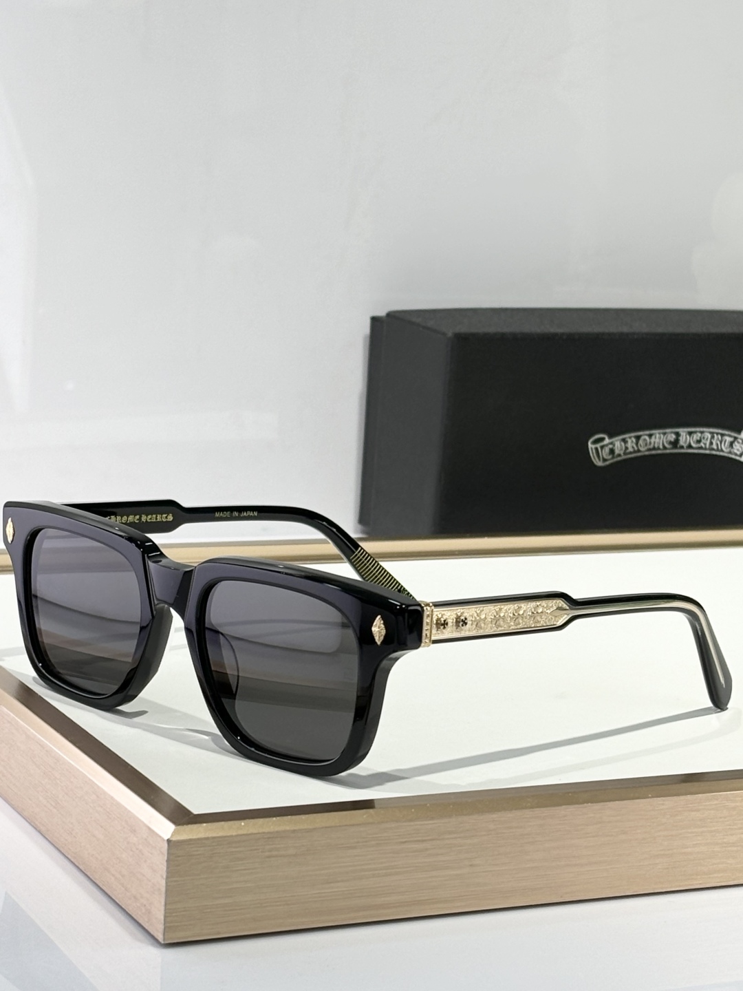  CHROME HEART
MODAMBIDXTROUS
SIZE：53-21-147
