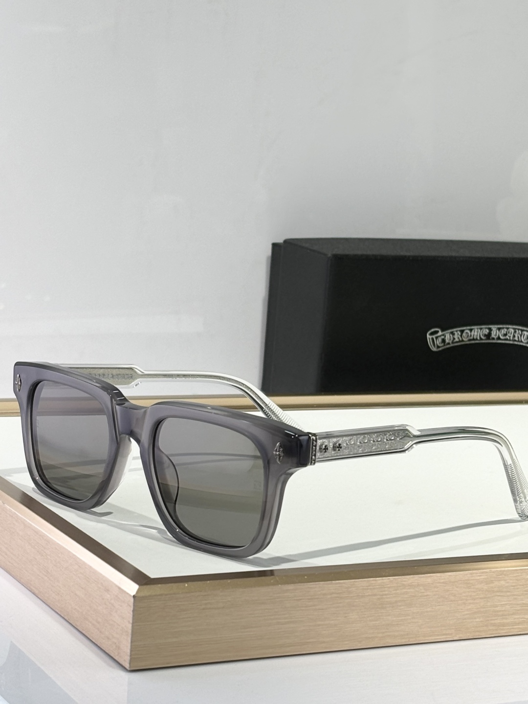  CHROME HEART
MODAMBIDXTROUS
SIZE：53-21-147
