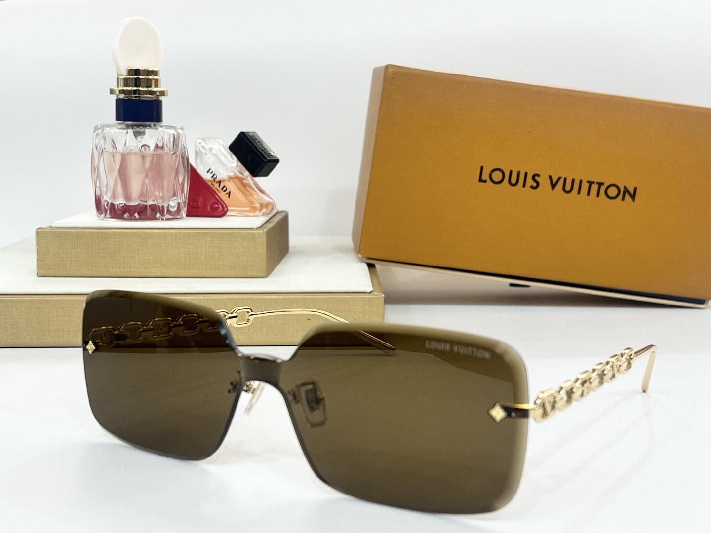  LOUIS VUITTO*
MODEL：Z20330
SIZE：146口0
