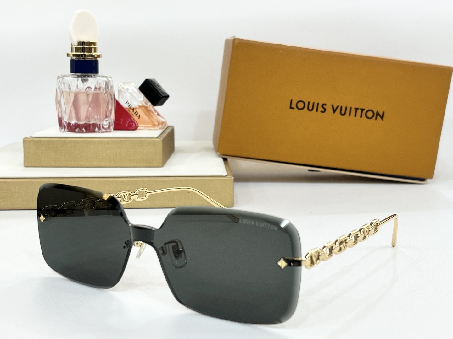  LOUIS VUITTO*
MODEL：Z20330
SIZE：146口0
