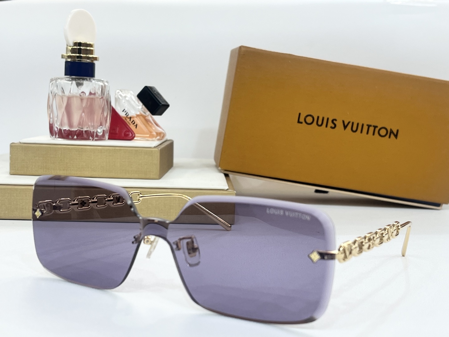  LOUIS VUITTO*
MODEL：Z20330
SIZE：146口0
