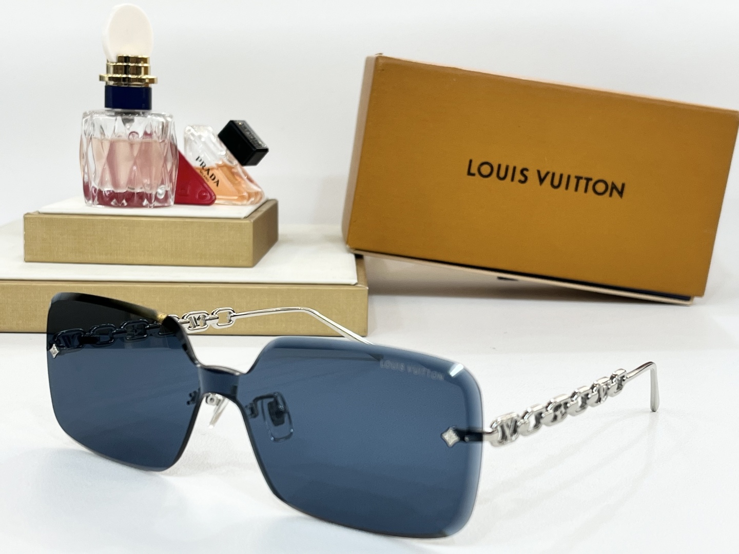  LOUIS VUITTO*
MODEL：Z20330
SIZE：146口0
