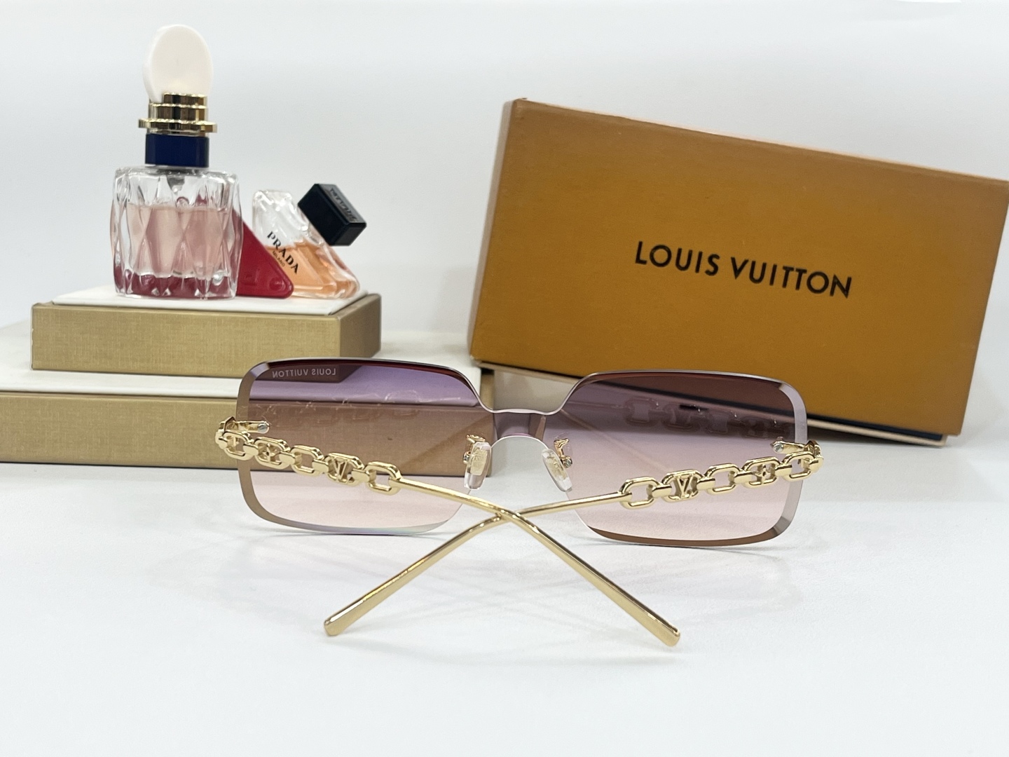  LOUIS VUITTO*
MODEL：Z20330
SIZE：146口0
