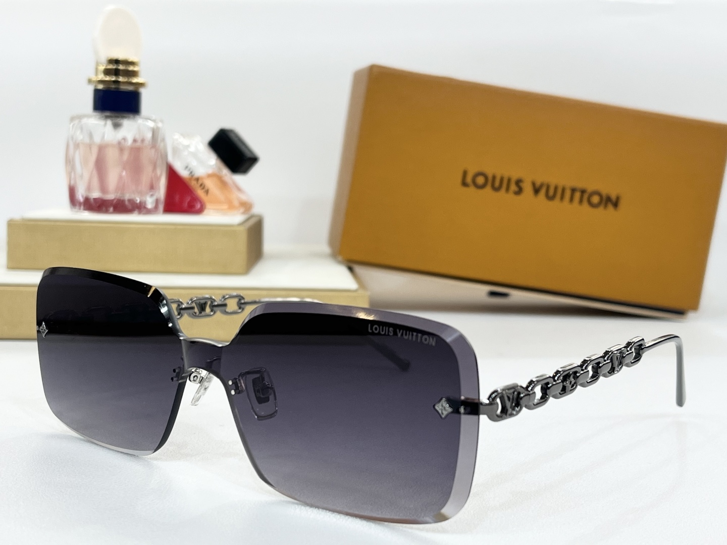  LOUIS VUITTO*
MODEL：Z20330
SIZE：146口0
