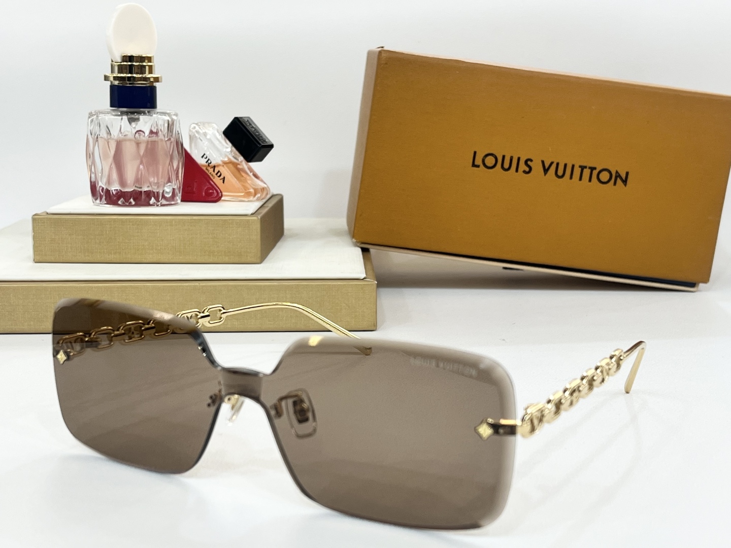  LOUIS VUITTO*
MODEL：Z20330
SIZE：146口0
