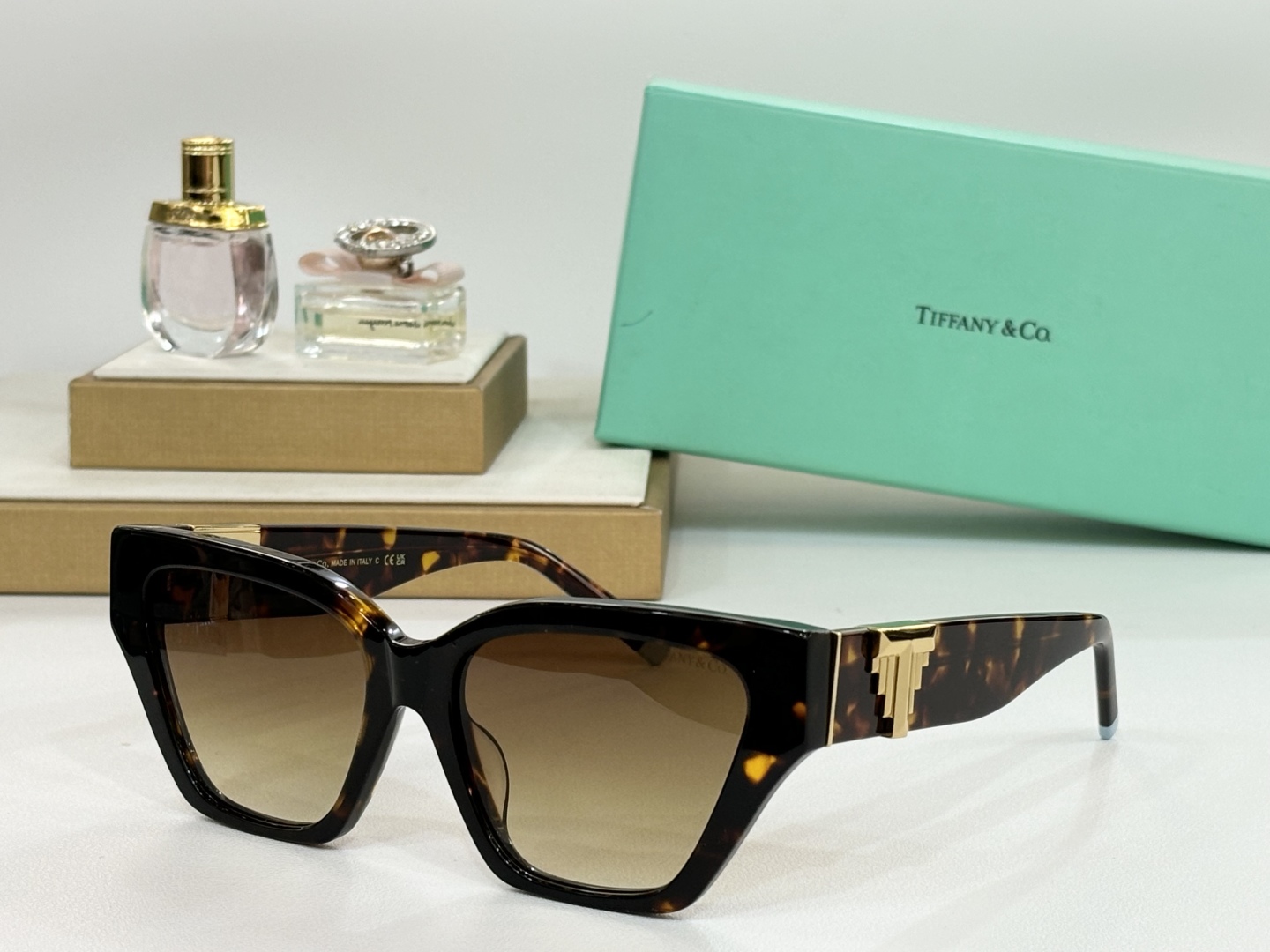  Tiffany*
MOD：TF4218
Size：55-17-145
