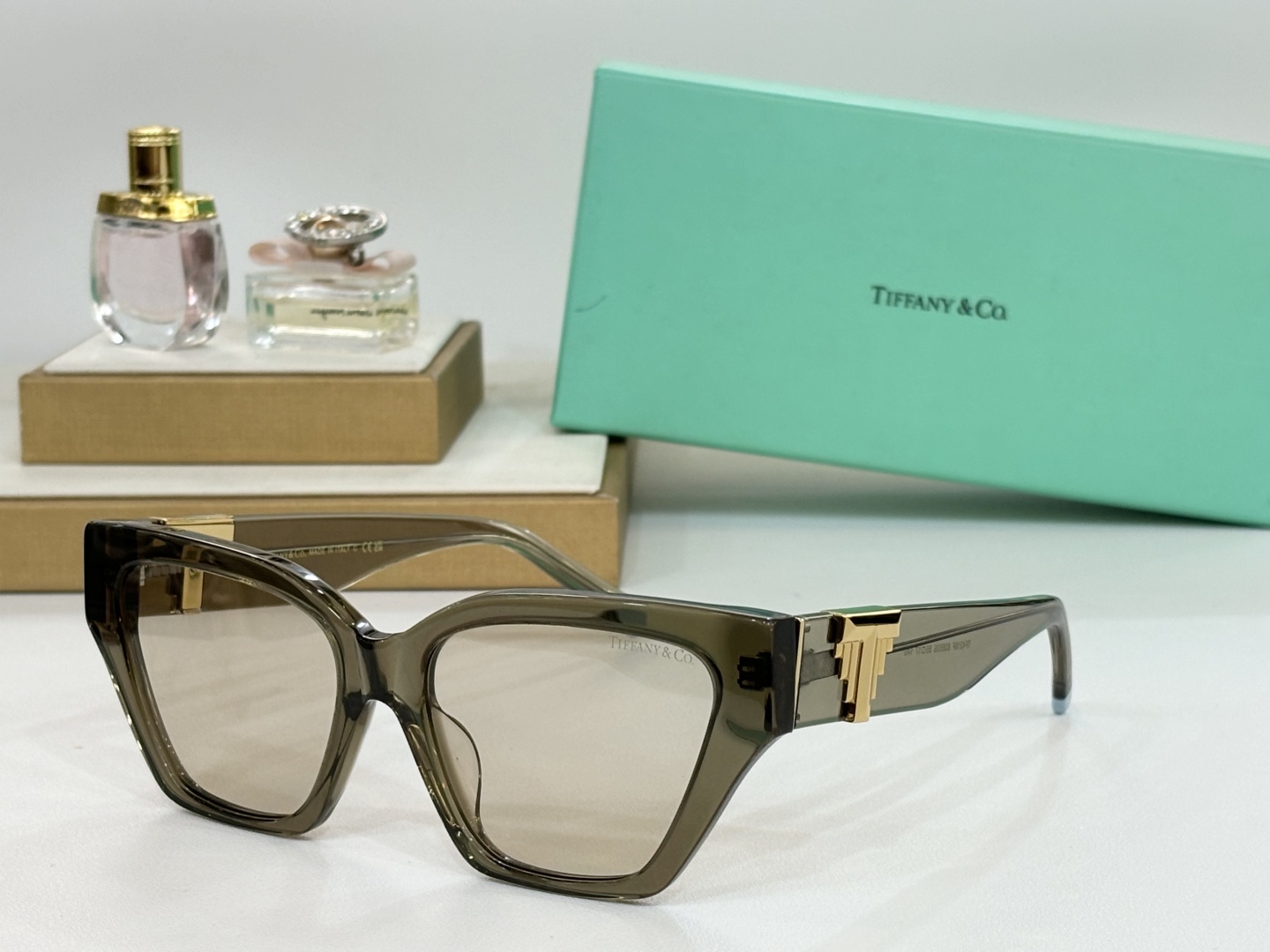  Tiffany*
MOD：TF4218
Size：55-17-145
