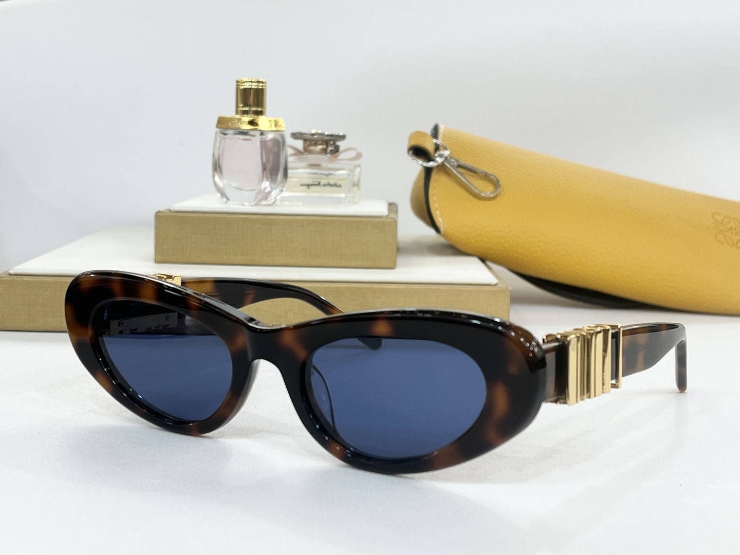  LOEWE
MOD：LW40156U
S IZE：52口20
