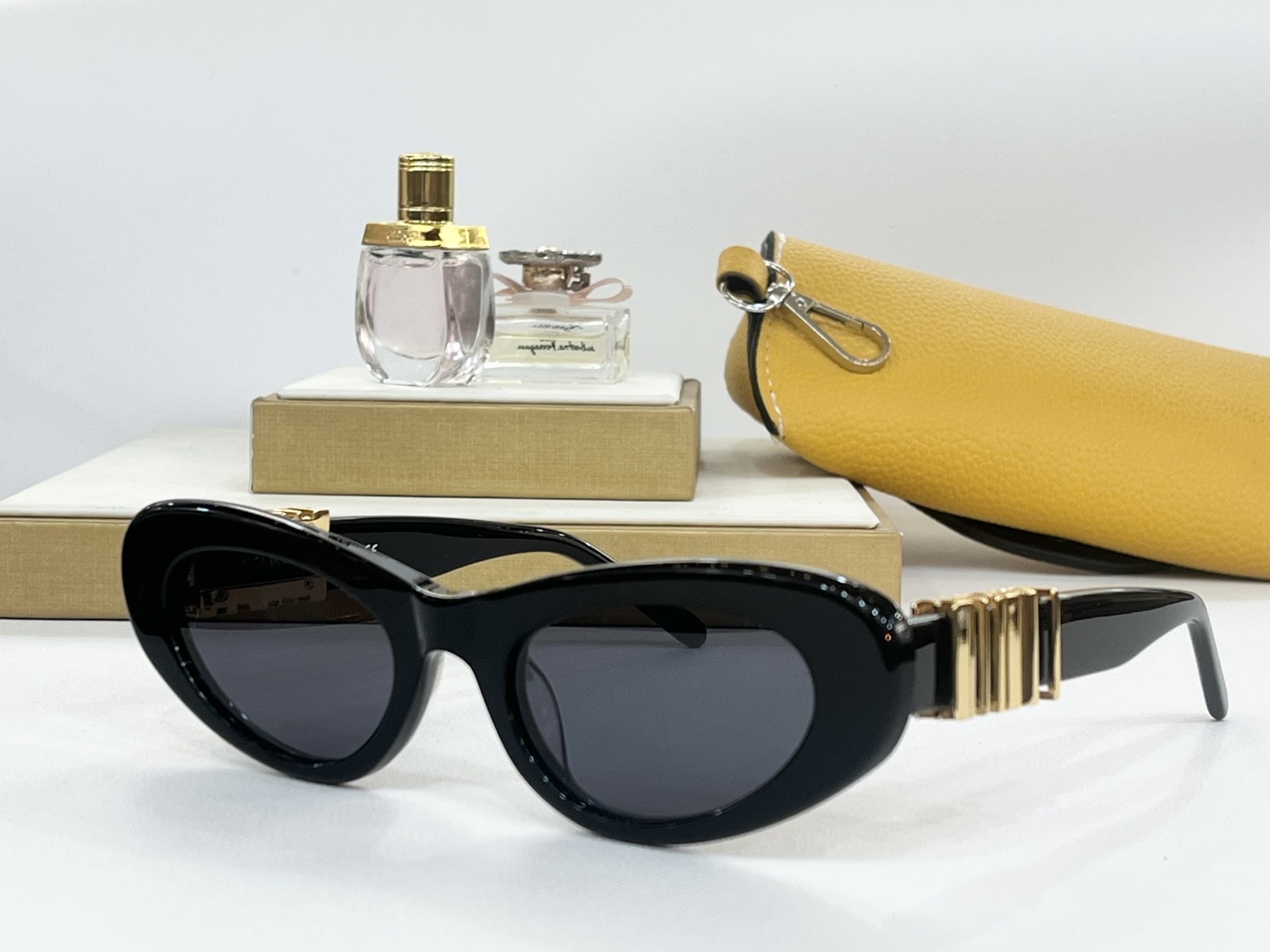  LOEWE
MOD：LW40156U
S IZE：52口20
