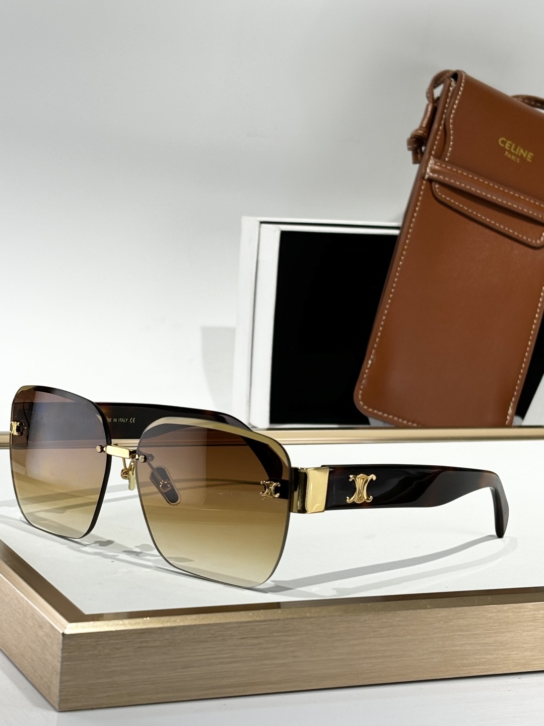  CELINE*
MOD：CL8031
Size：59-13-146
