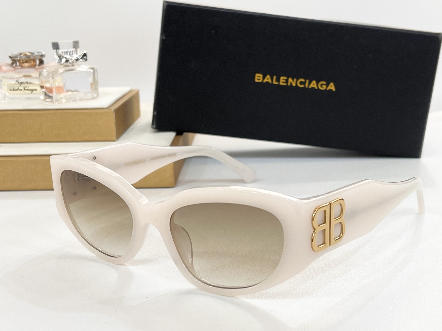 BALENCIAGA
MOD：BB0324S
Size55-20-135
