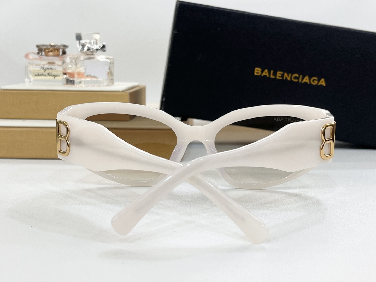 BALENCIAGA
MOD：BB0324S
Size55-20-135
