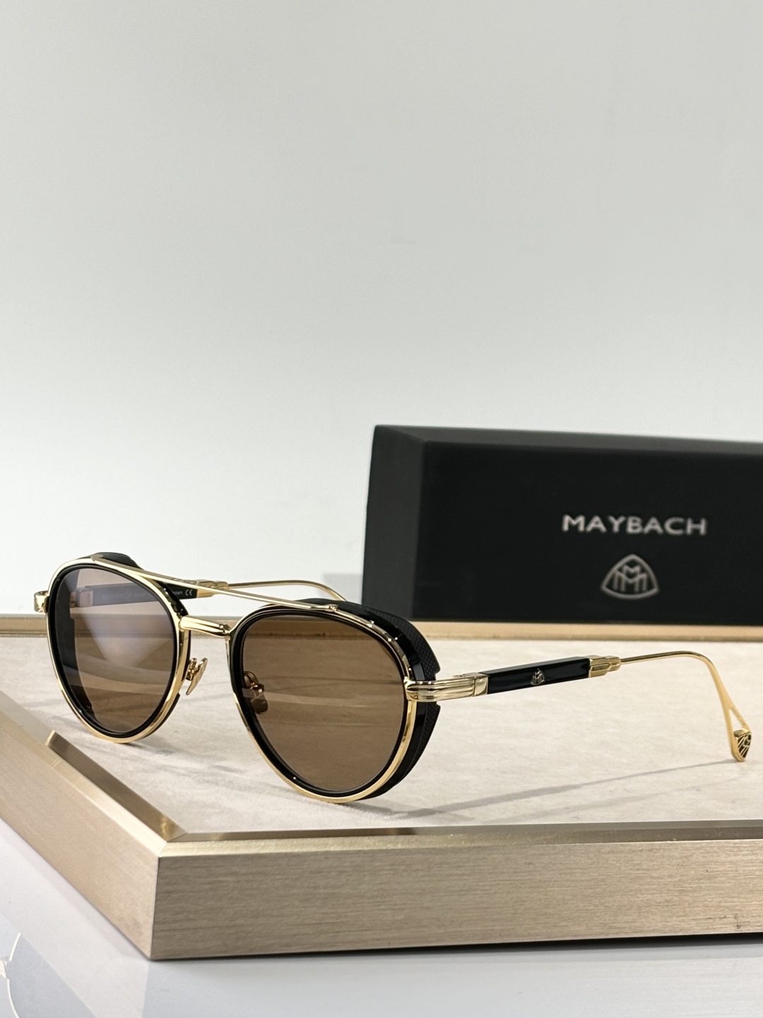    MAYBACH* 
ModTHE NEYN
SIZE52口22-145

