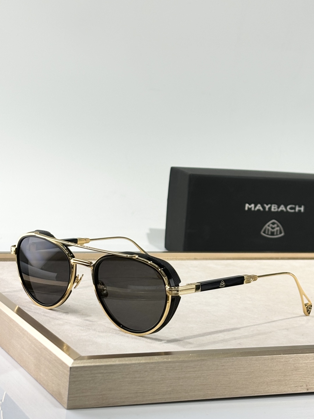    MAYBACH* 
ModTHE NEYN
SIZE52口22-145

