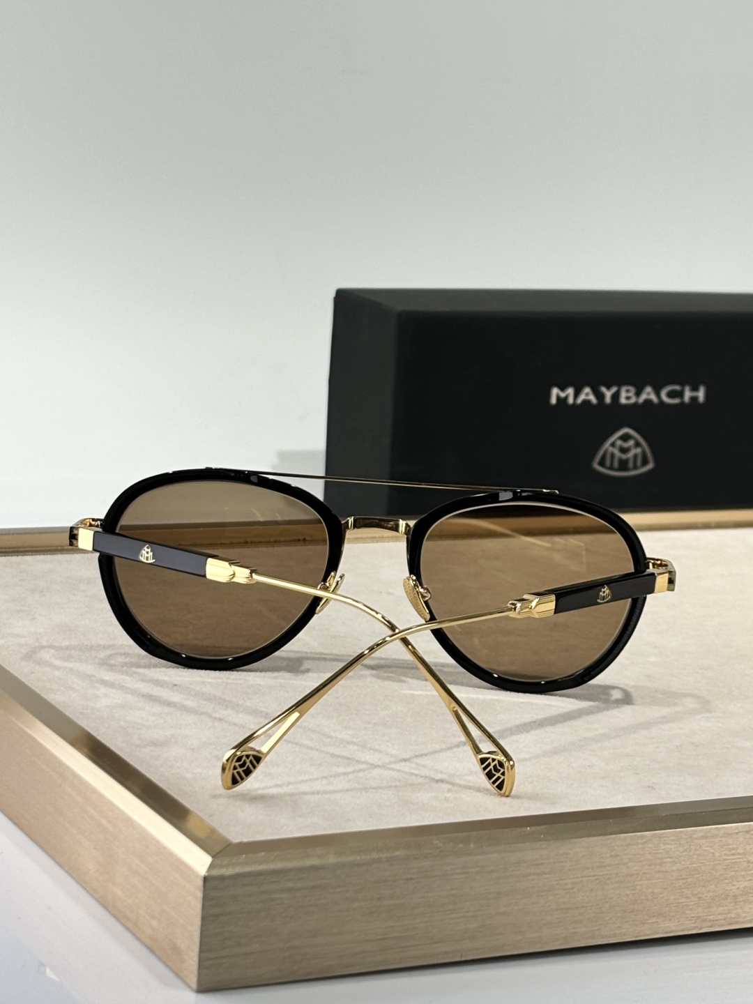    MAYBACH* 
ModTHE NEYN
SIZE52口22-145

