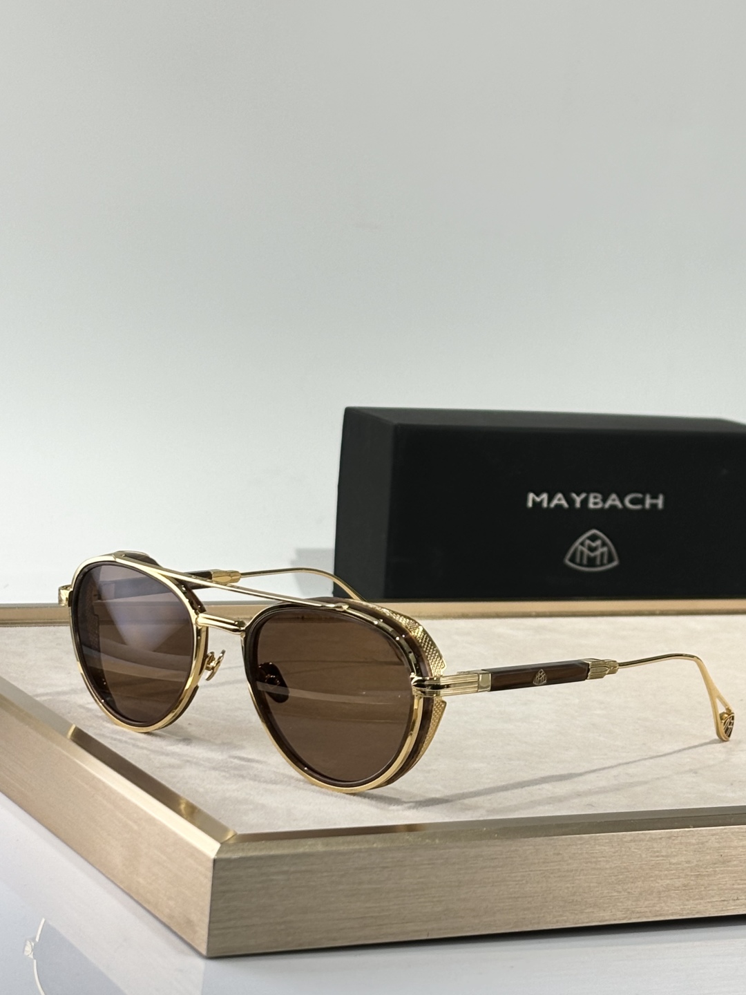    MAYBACH* 
ModTHE NEYN
SIZE52口22-145


