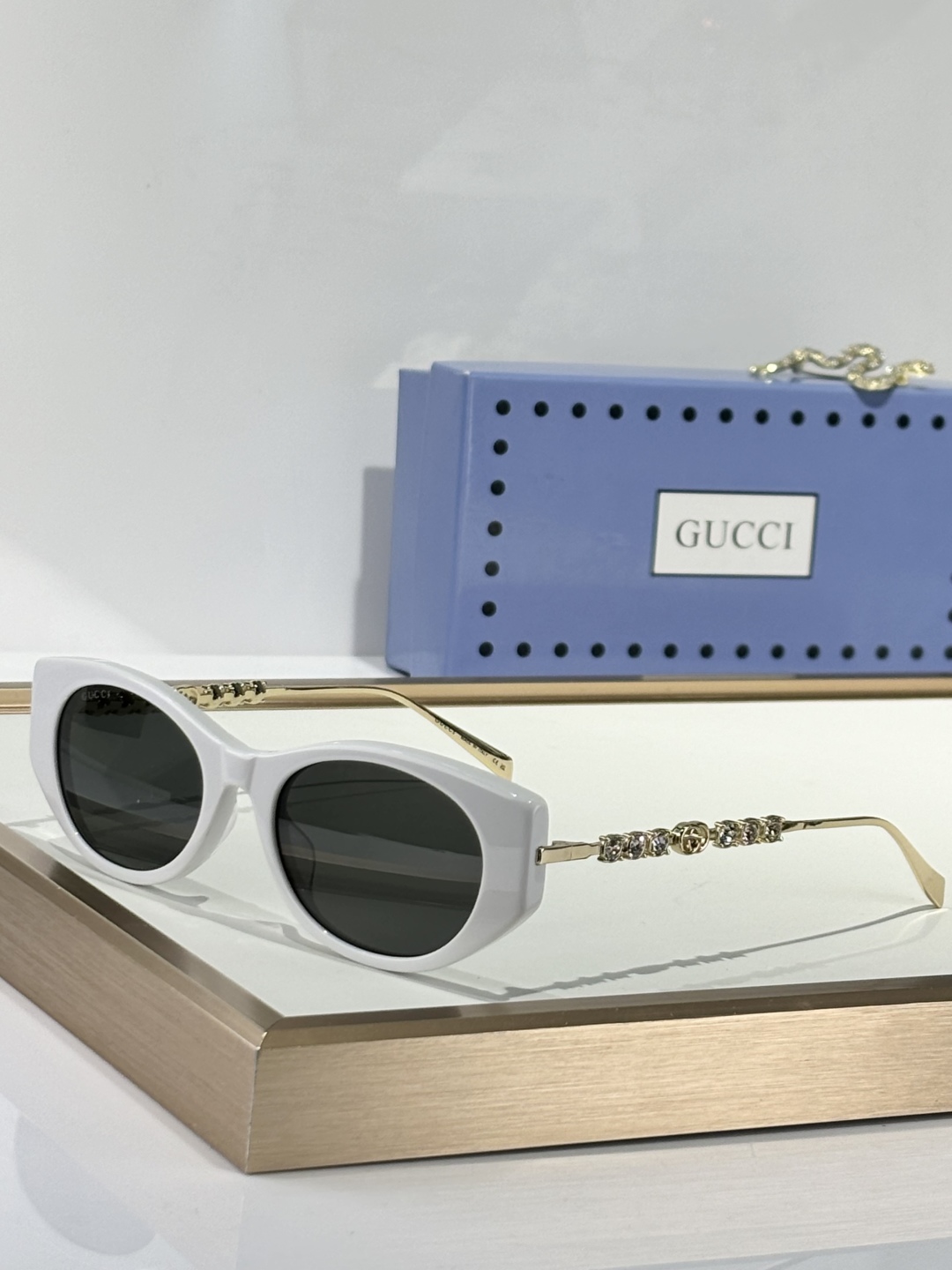  GUCC*
Mod ：GG1970
Size ：54-19-145
双GG➕钻石💎元素
气质拿捏款
