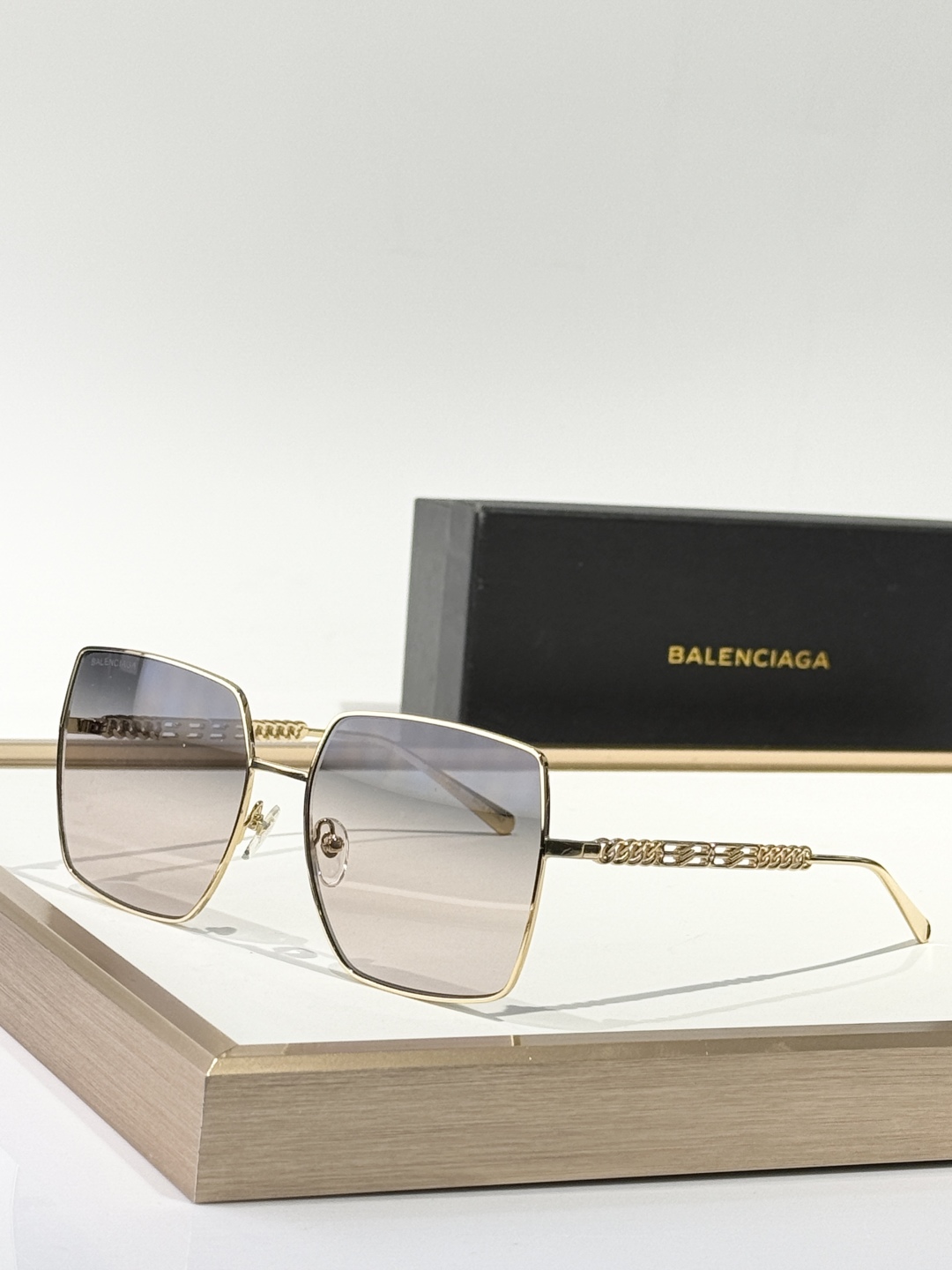  BALENCIAGA
MOD：BB0012
Size：58口18-143
