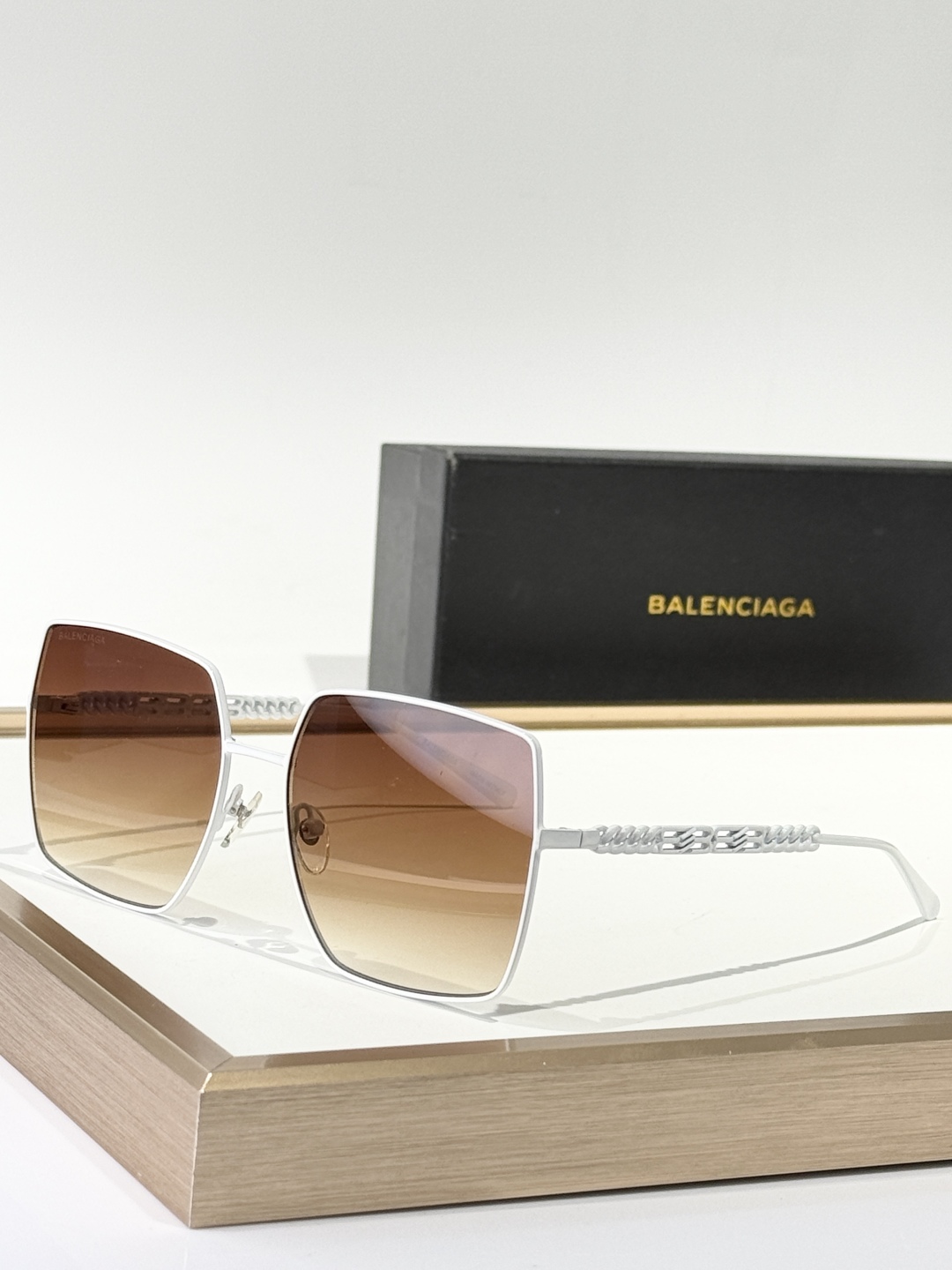  BALENCIAGA
MOD：BB0012
Size：58口18-143
