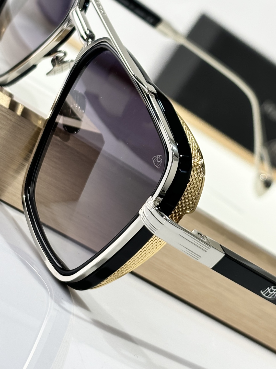  MAYBACH* 
THE NEAN
SIZE55口25-145

