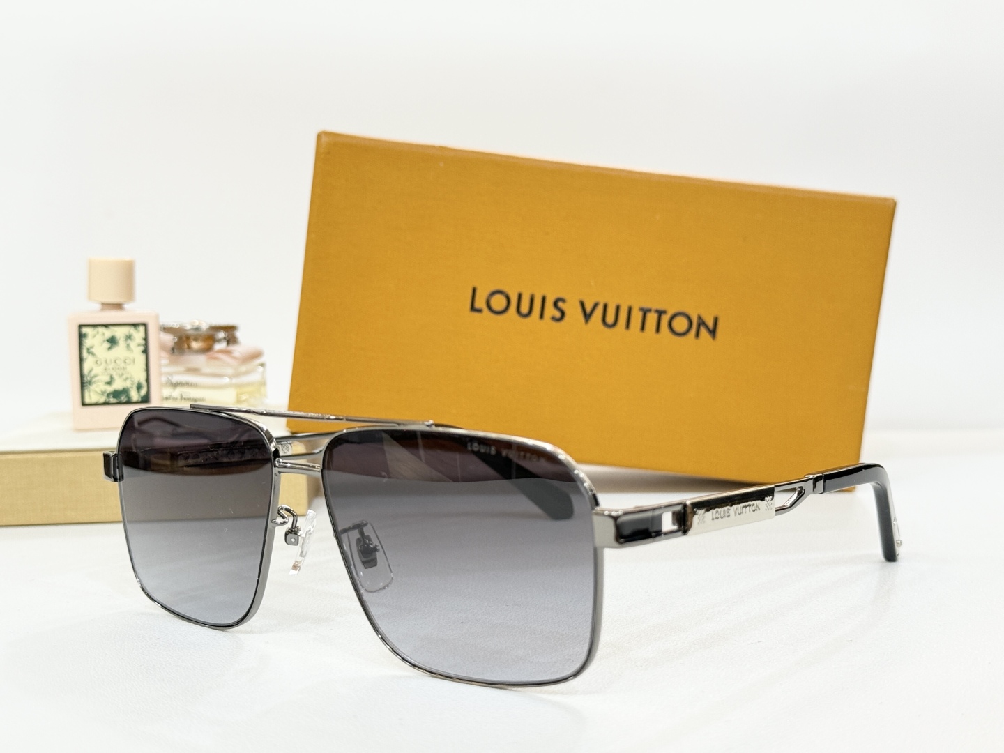  LOUIS VUITTON
MOD：Z1305
Size：62口13-145
