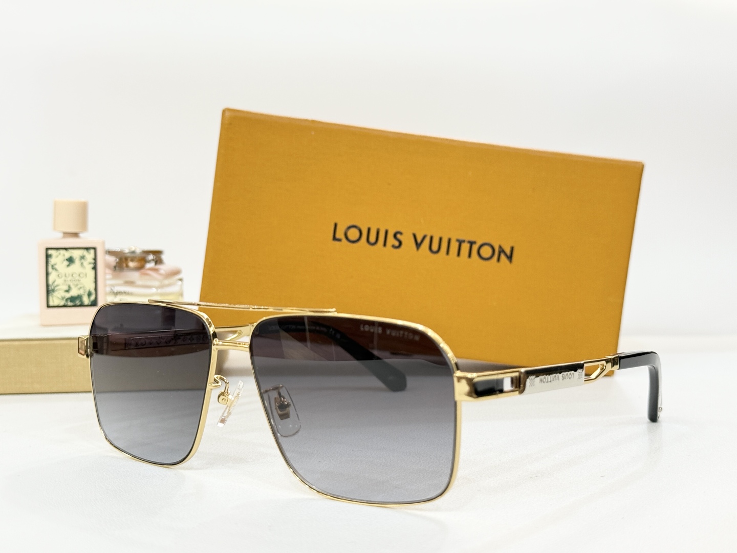  LOUIS VUITTON
MOD：Z1305
Size：62口13-145
