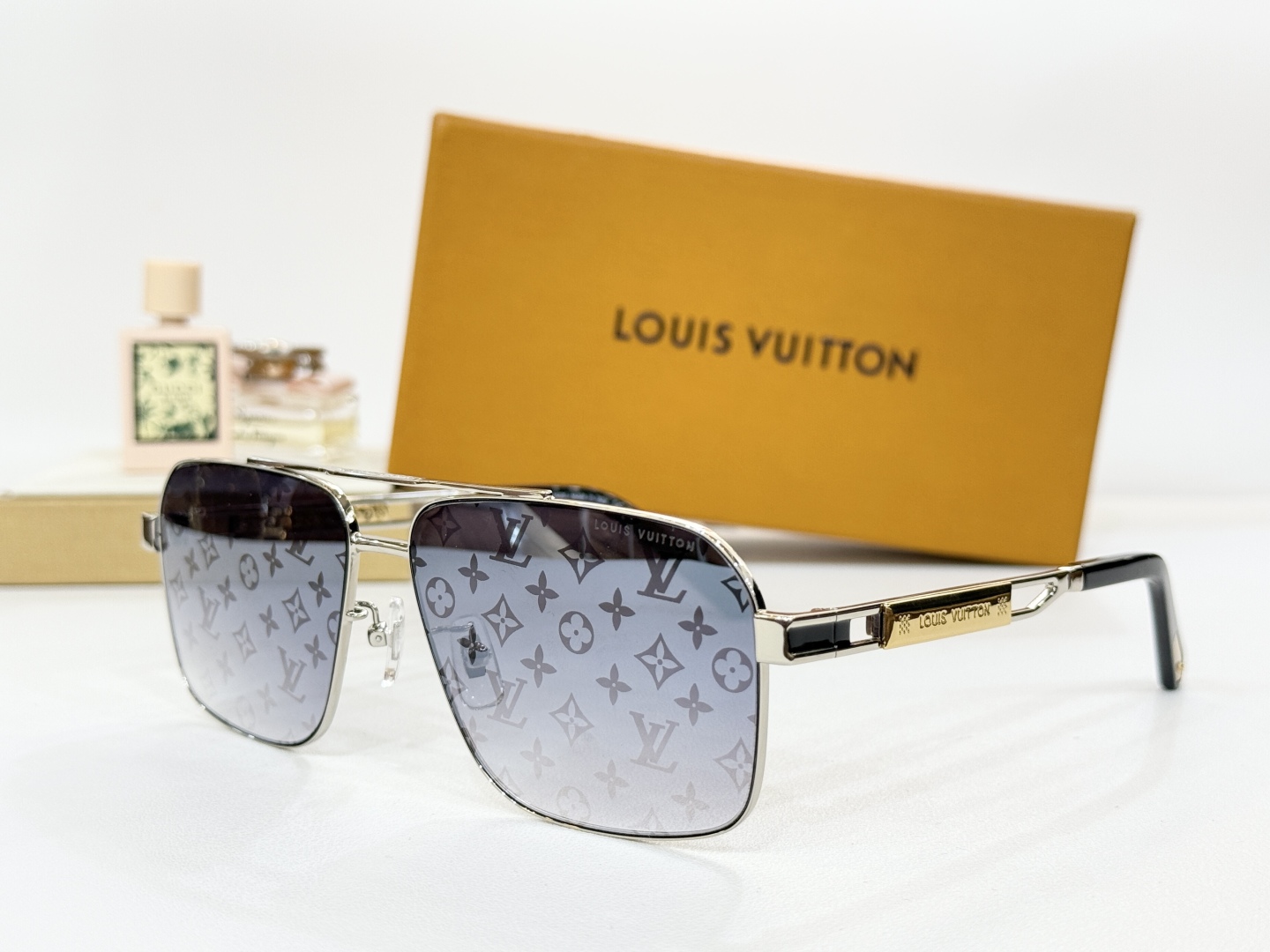  LOUIS VUITTON
MOD：Z1305
Size：62口13-145
