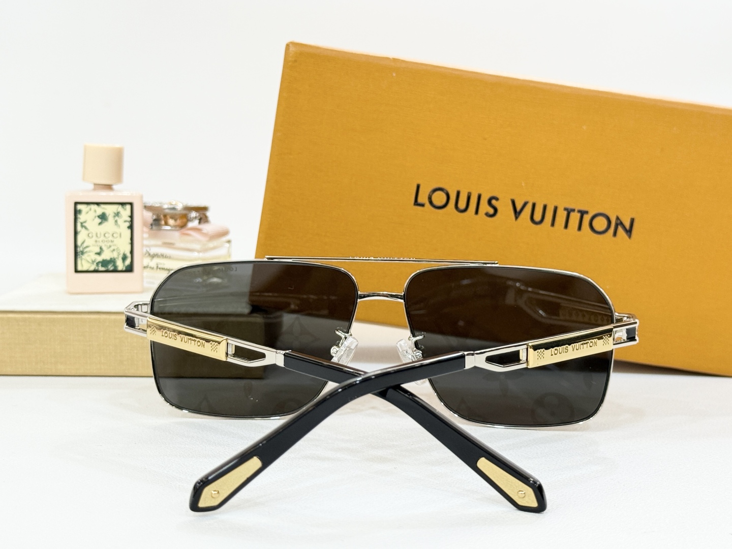  LOUIS VUITTON
MOD：Z1305
Size：62口13-145
